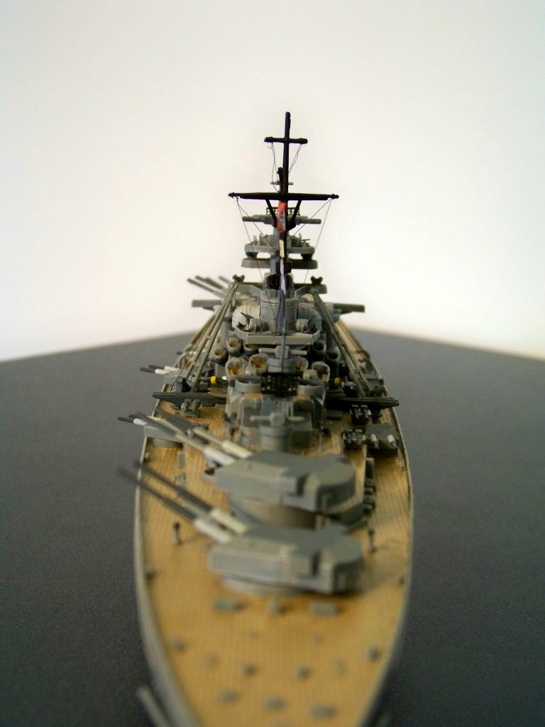 Revell WW2 German Battleship Bismarck 1/570 scale